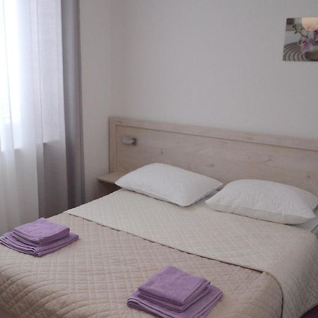 Apartments And Rooms By The Sea Jakisnica, Pag - 4160 Lun  Kültér fotó