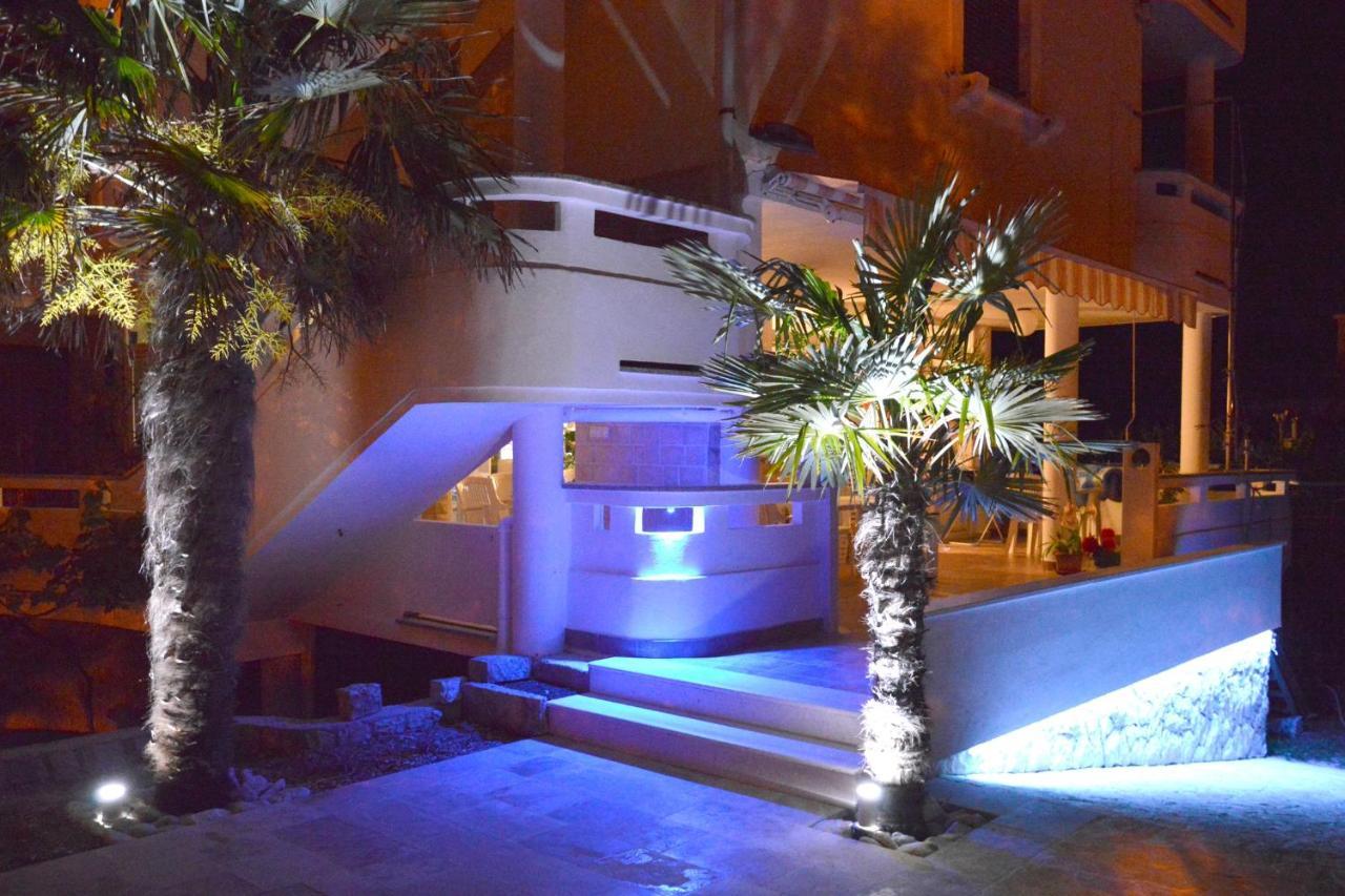 Apartments And Rooms By The Sea Jakisnica, Pag - 4160 Lun  Kültér fotó