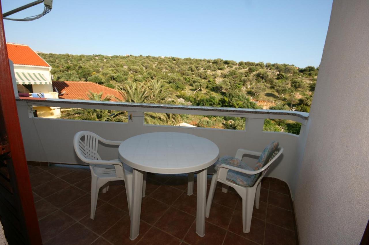 Apartments And Rooms By The Sea Jakisnica, Pag - 4160 Lun  Kültér fotó