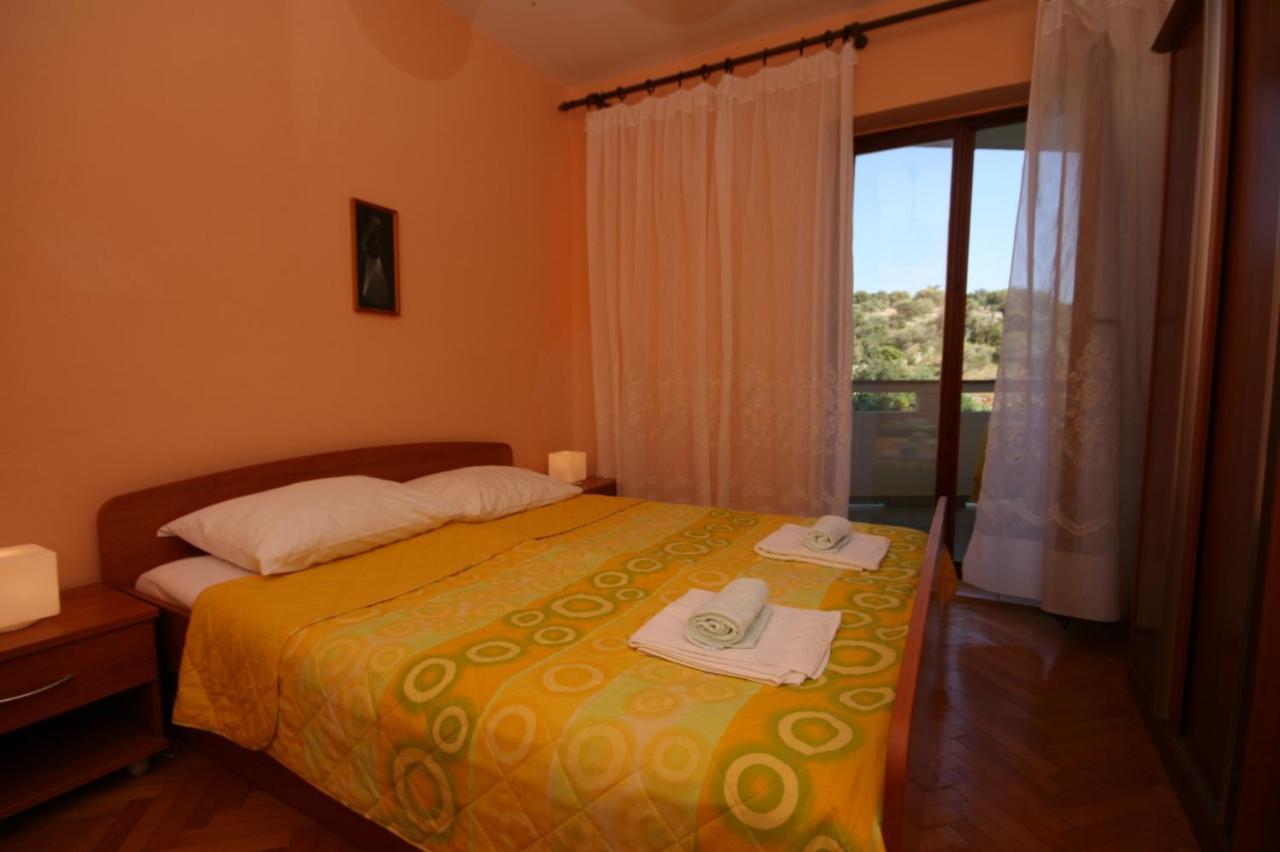 Apartments And Rooms By The Sea Jakisnica, Pag - 4160 Lun  Kültér fotó