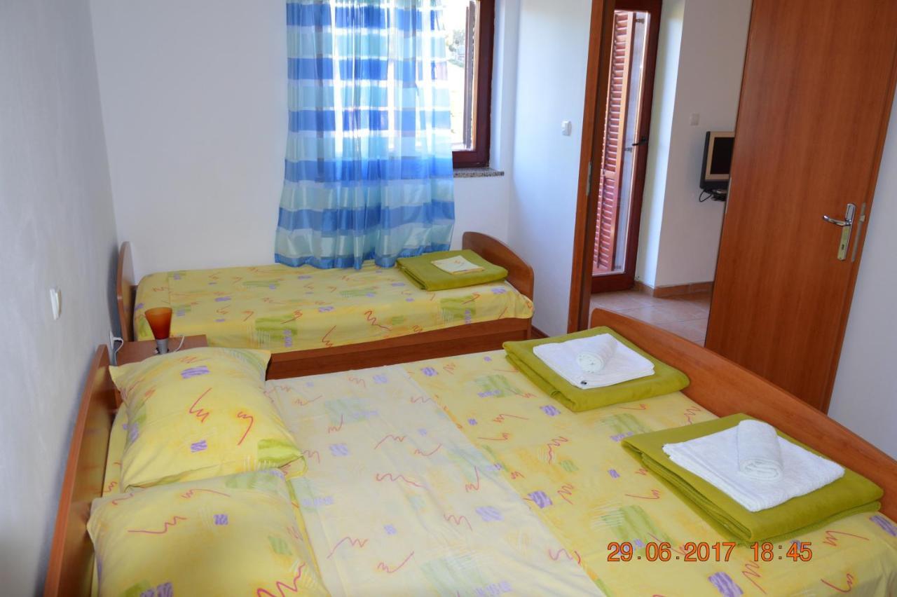 Apartments And Rooms By The Sea Jakisnica, Pag - 4160 Lun  Kültér fotó