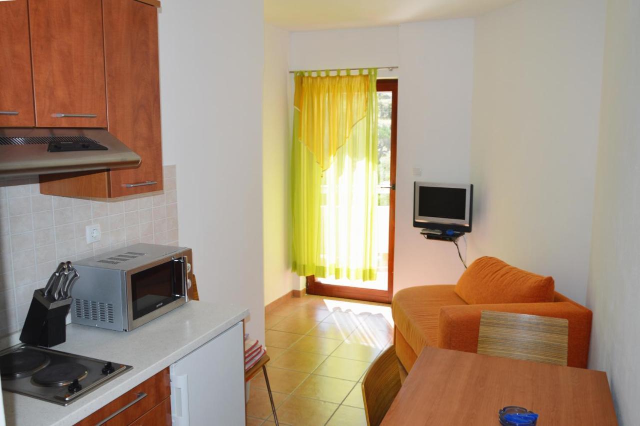 Apartments And Rooms By The Sea Jakisnica, Pag - 4160 Lun  Kültér fotó