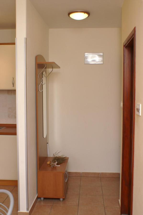 Apartments And Rooms By The Sea Jakisnica, Pag - 4160 Lun  Kültér fotó