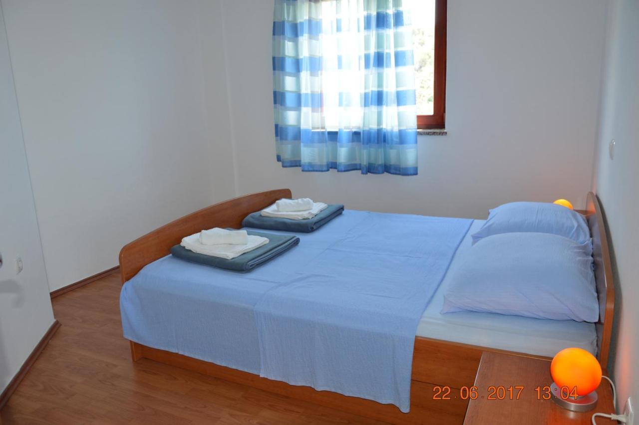 Apartments And Rooms By The Sea Jakisnica, Pag - 4160 Lun  Kültér fotó