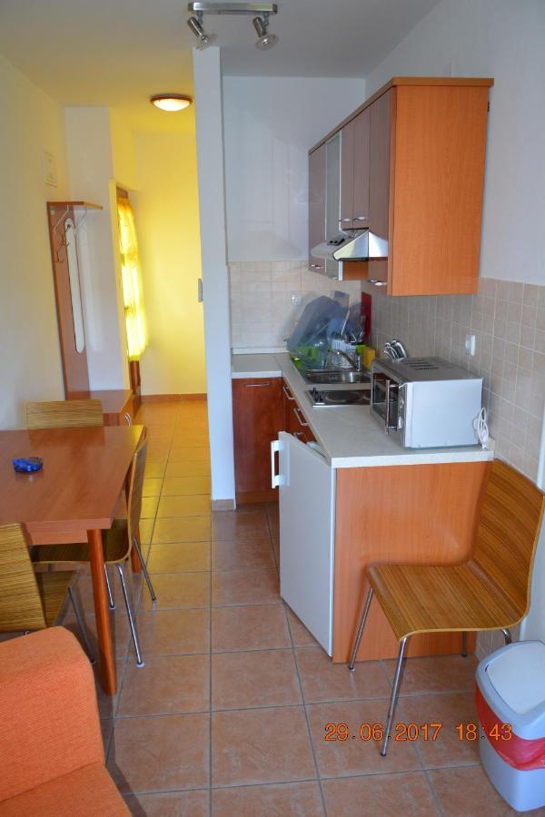 Apartments And Rooms By The Sea Jakisnica, Pag - 4160 Lun  Kültér fotó